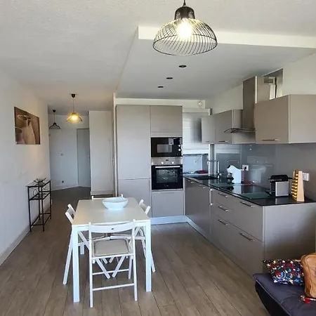 아파트 59m2 Avec Garage Vue Port *